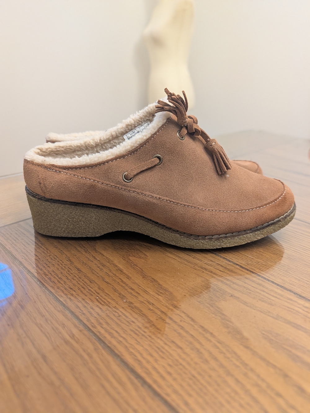 Lands End Shoes Womens Size 8B Tan Suede Tassel Clogs Faux Fur Lined Slip